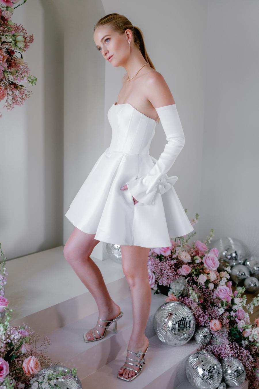 在庫ラストBibiy. BIANCA TOP IVORY 即日発送】BIBIY BIANCA TOP ホワイト ブラック 2色あり 新品
